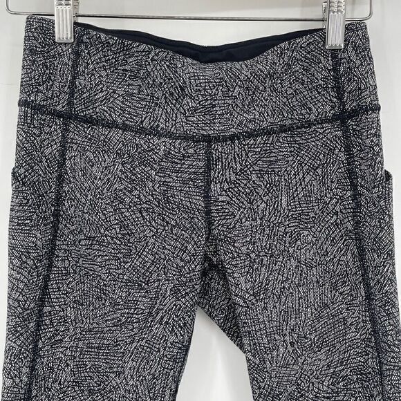 Lululemon Black White Zip Pocket Pace Rival High Rise Crop Leggings Size 4 - Picture 2 of 7